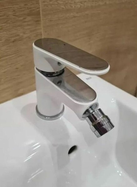 Смеситель гигиенический для биде D87-150117W Смеситель гигиенический для биде D87-150117W