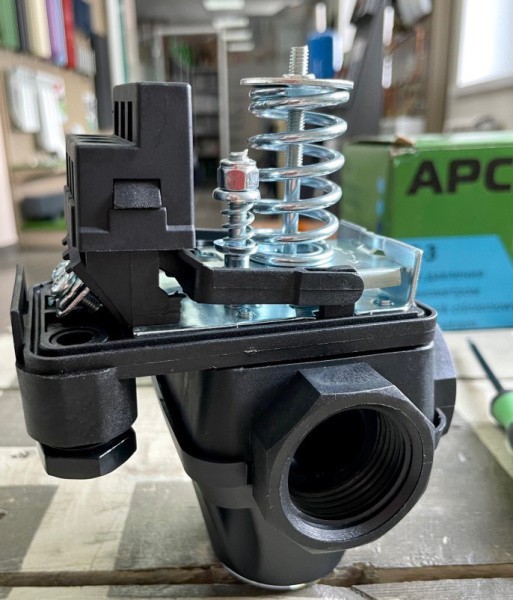 Реле давления с манометром APC PC-3 UT, APC